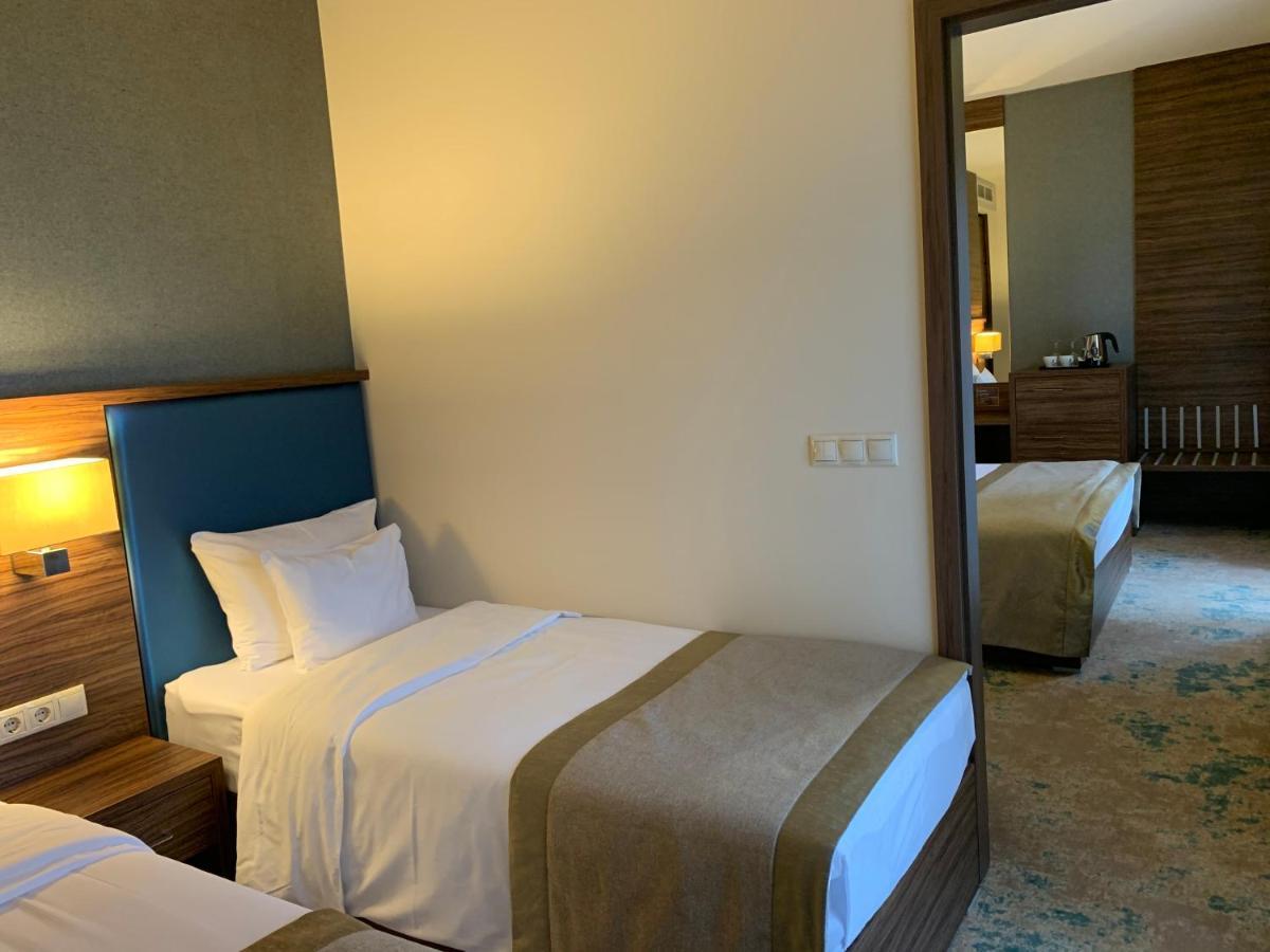 Barack Thermal Hotel And Spa Tiszakécske 外观 照片