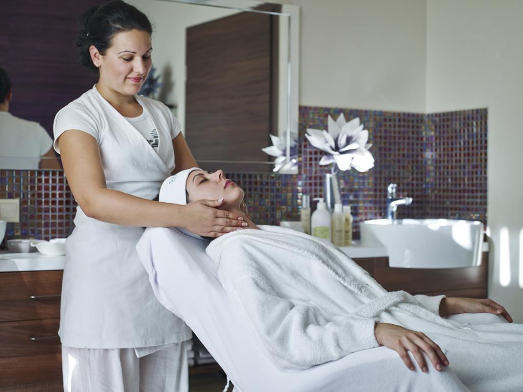Barack Thermal Hotel And Spa Tiszakécske 外观 照片
