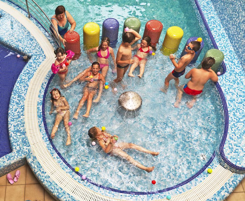 Barack Thermal Hotel And Spa Tiszakécske 外观 照片